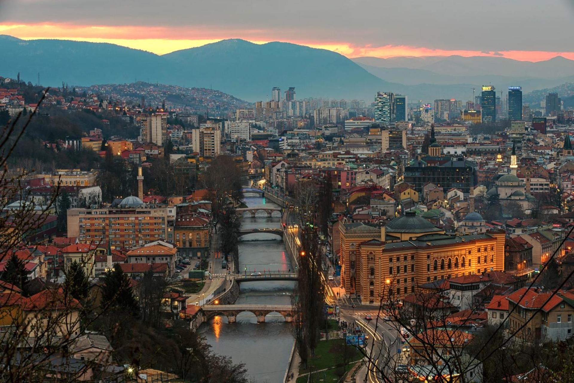 Aurelio Centar Apartment With Balcony And Free Parking Sarajevo Exteriör bild