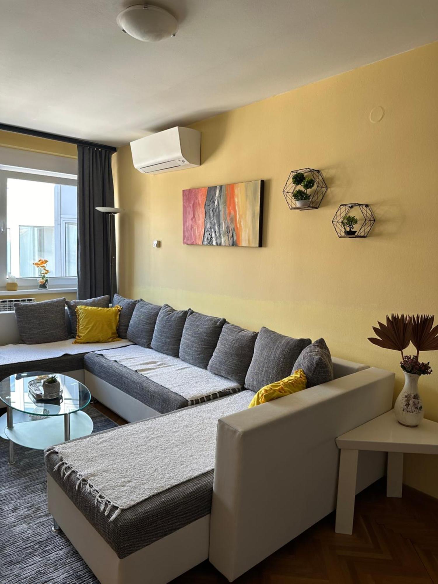 Aurelio Centar Apartment With Balcony And Free Parking Sarajevo Exteriör bild